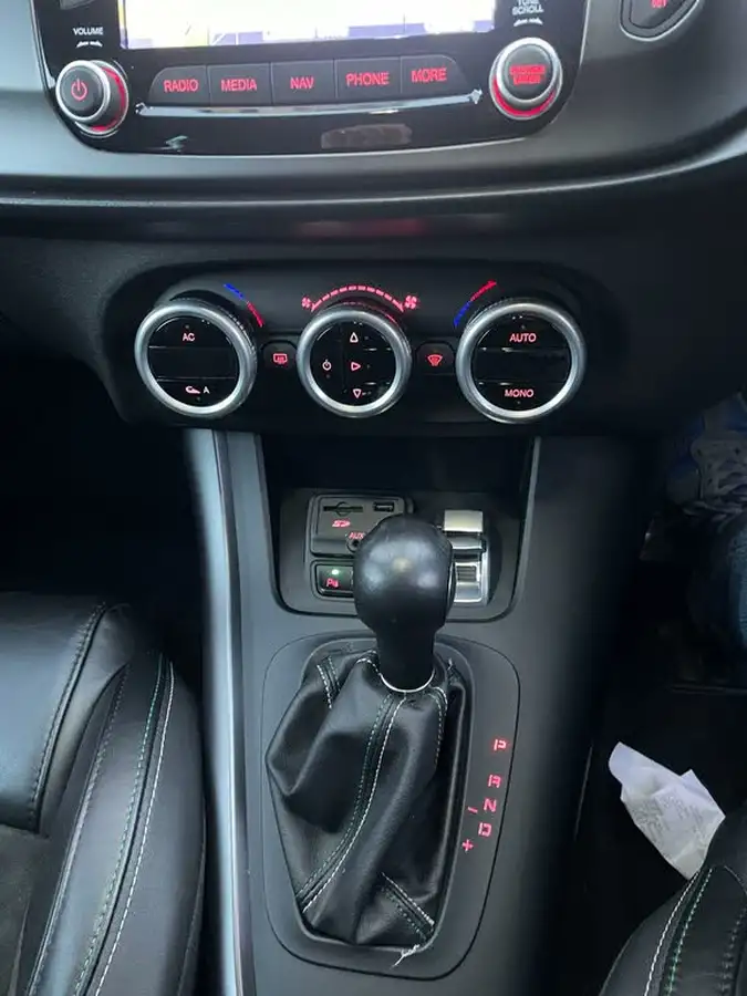 2016-alfa-romeo-giulietta-17-quadrifoglio-verde-big-37