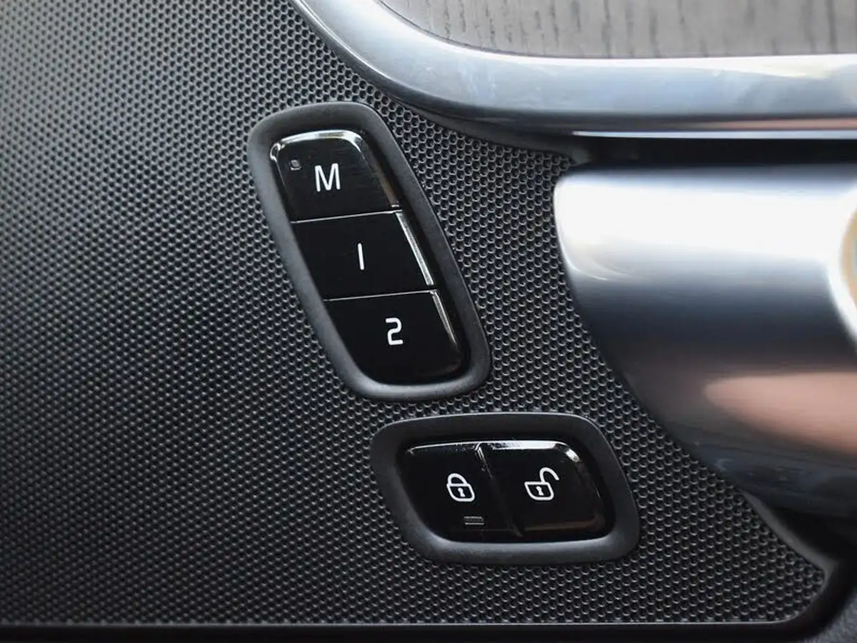 2021-volvo-s90-20-t8-inscription-390bhp-big-23