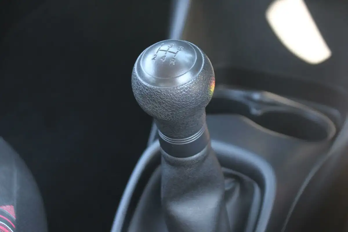 2016-citroen-c1-12-puretech-feel-81ps-5d-big-18