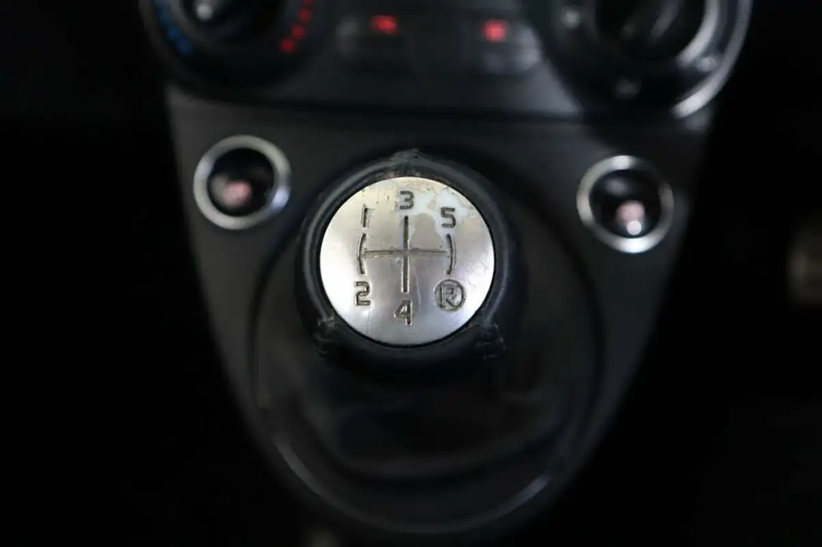 2018-abarth-595-14-tjet-big-23