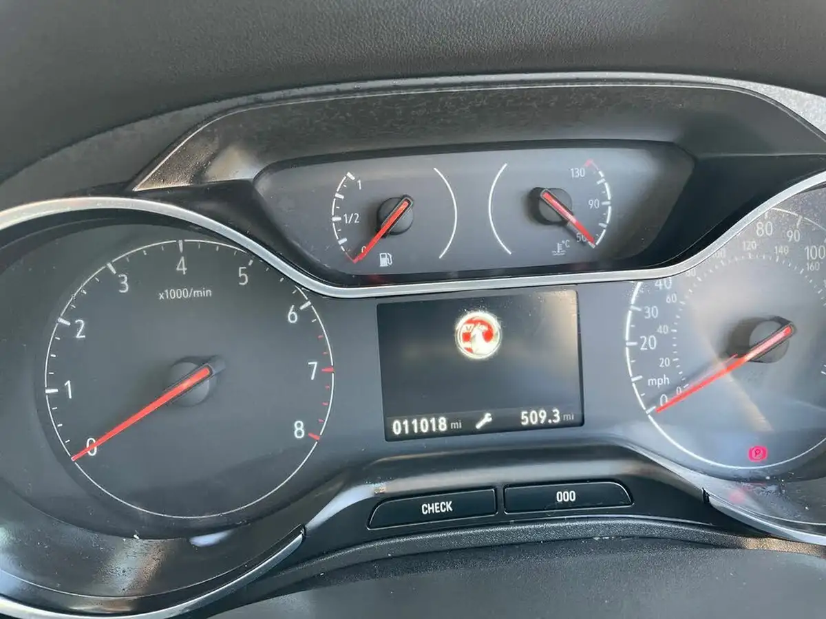 2020-vauxhall-grandland-x-12-sri-nav-big-13