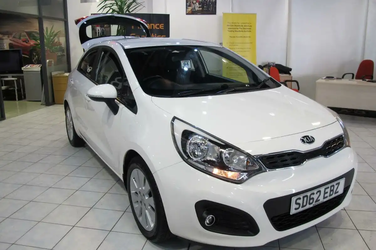2012-kia-rio-125-2-5d-big-42