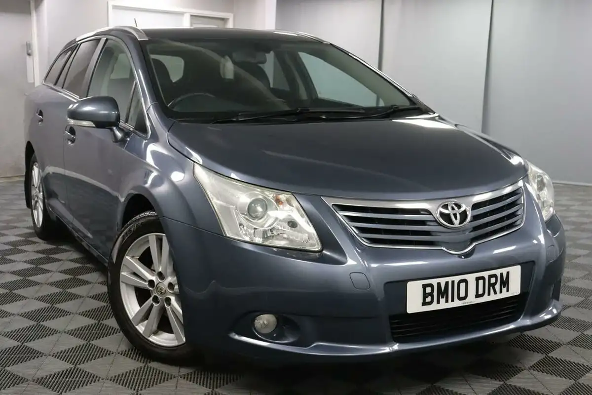 2010-toyota-avensis-20-t4-estate-5d-big-14