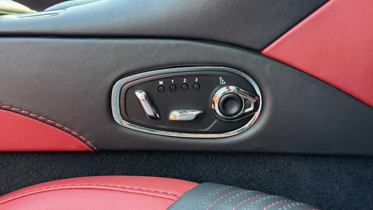 2018-aston-martin-db11-40-v8-big-21