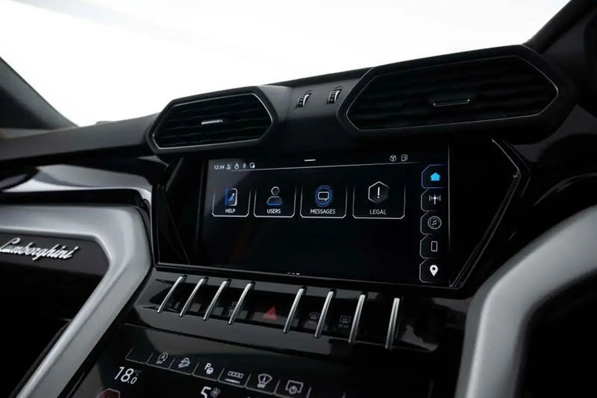 2023-lamborghini-urus-40-no-trim-big-11