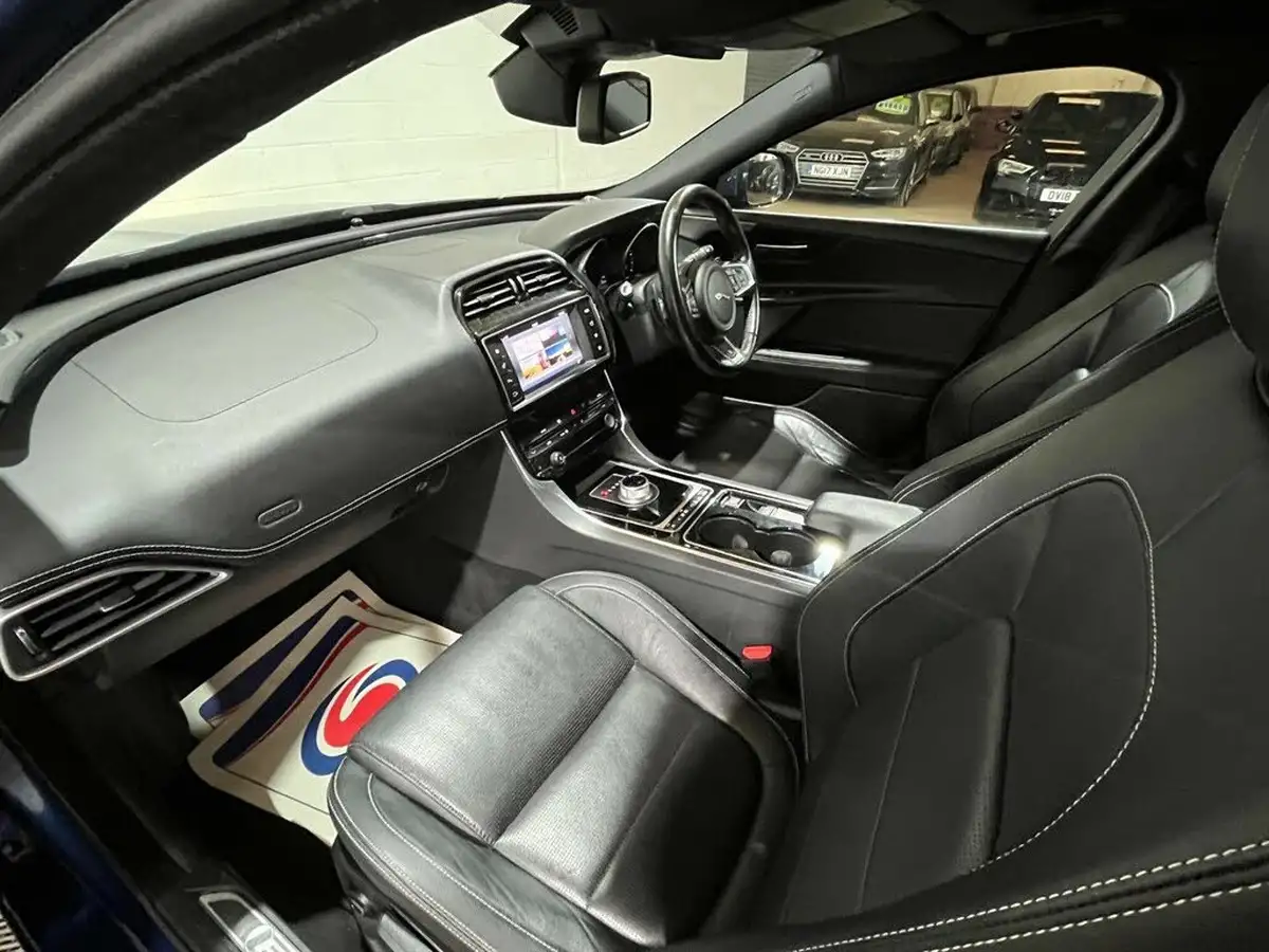2016-jaguar-xe-20d-r-sport-180ps-auto-big-34