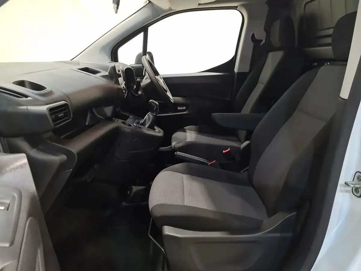 2020-vauxhall-combo-15cdti-sportive-2300-100pseu6dt-l1h1-panel-big-10
