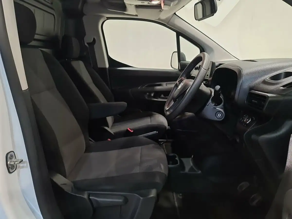 2020-vauxhall-combo-15cdti-sportive-2300-100pseu6dt-l1h1-panel-big-6