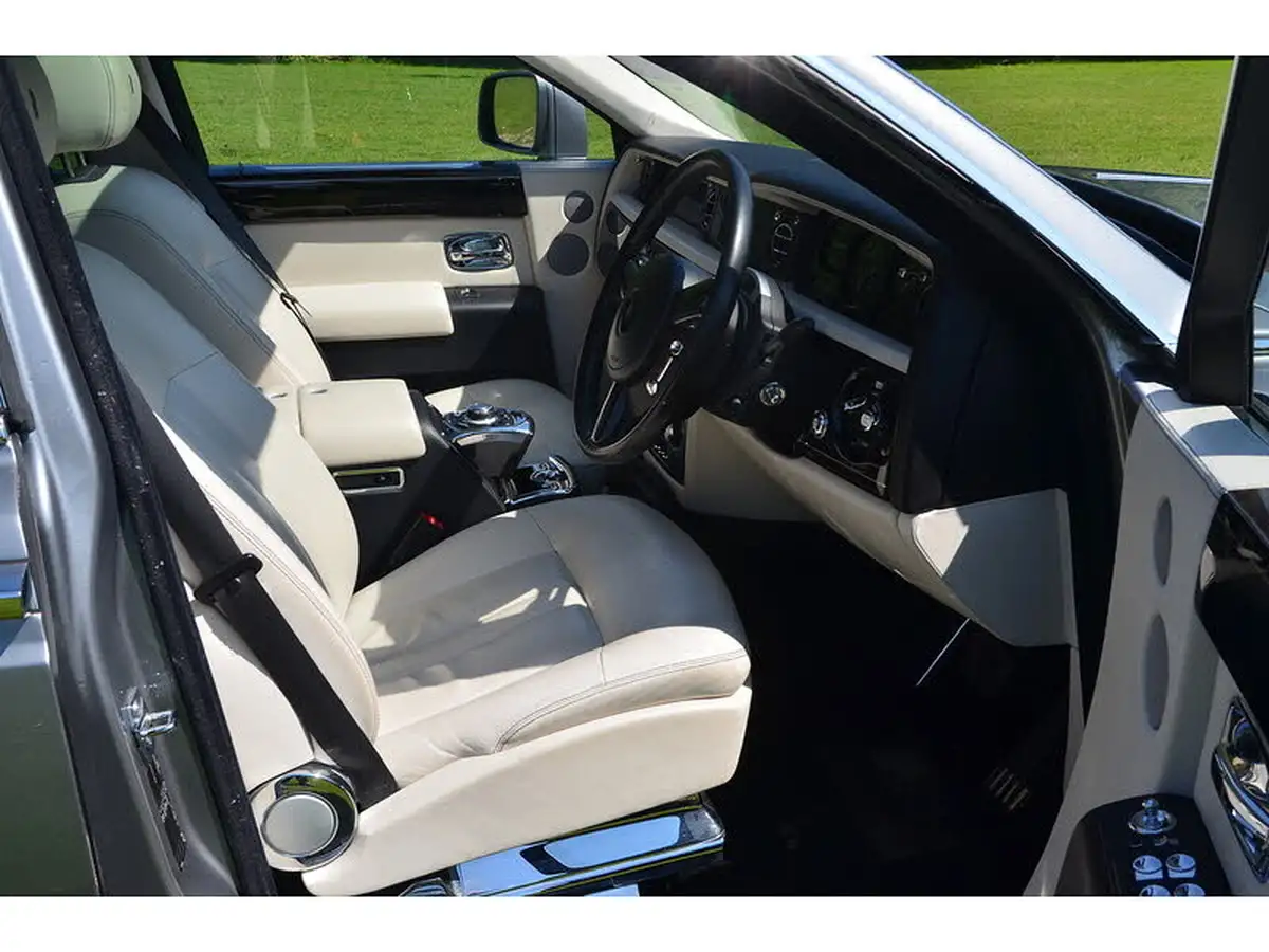2016-rolls-royce-phantom-67-coupe-2d-big-33