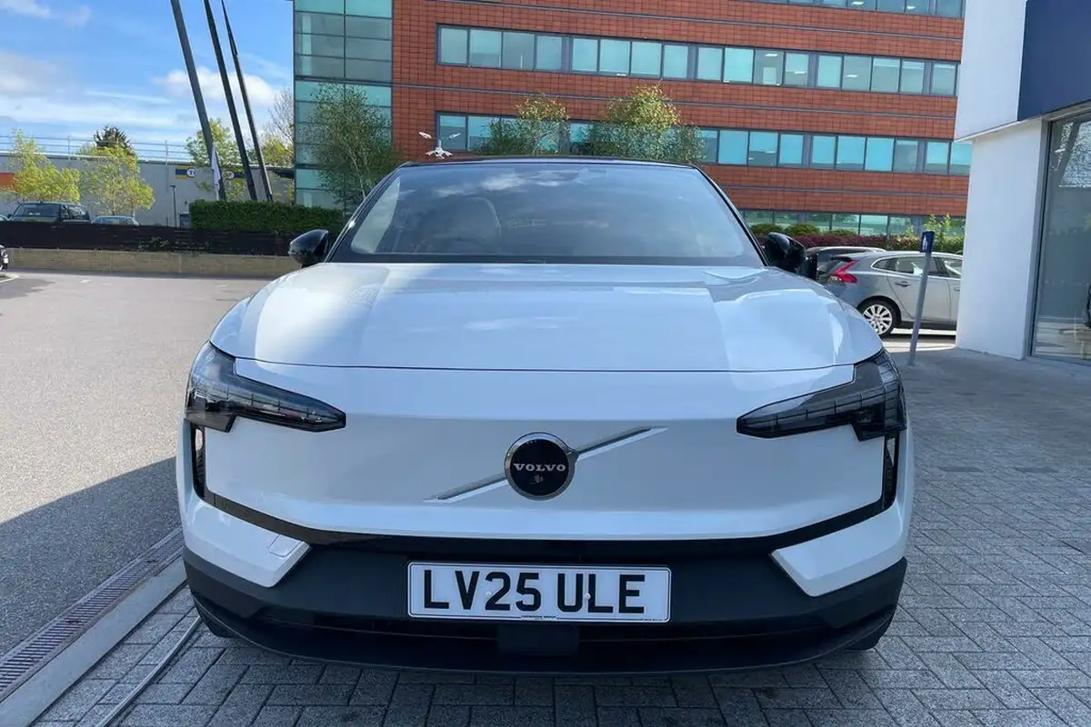 2025-volvo-ex30-e-single-motor-ultra-big-11