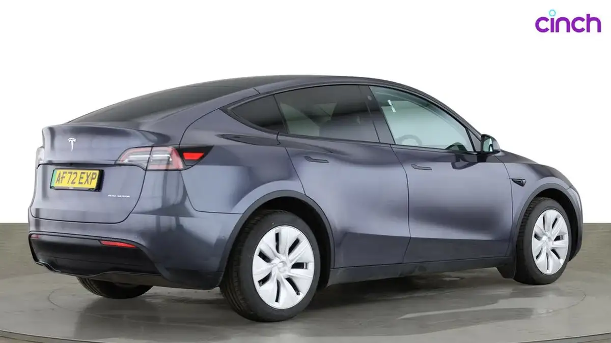 2022-tesla-model-y-e-long-range-big-6
