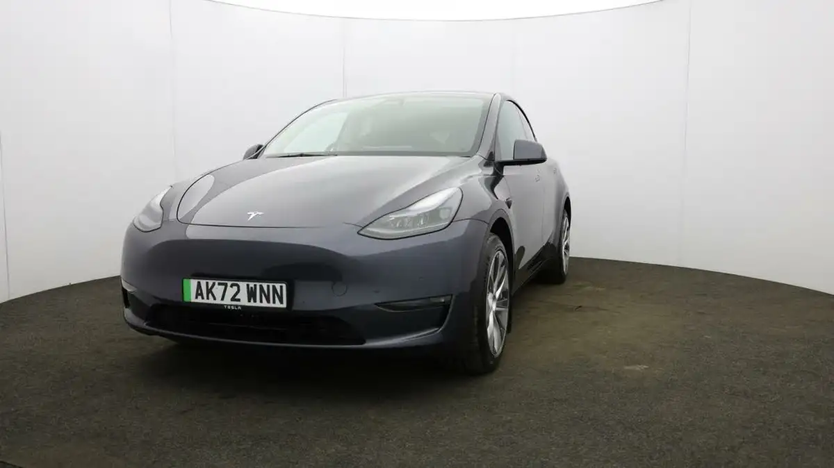 2022-tesla-model-y-e-long-range-big-32