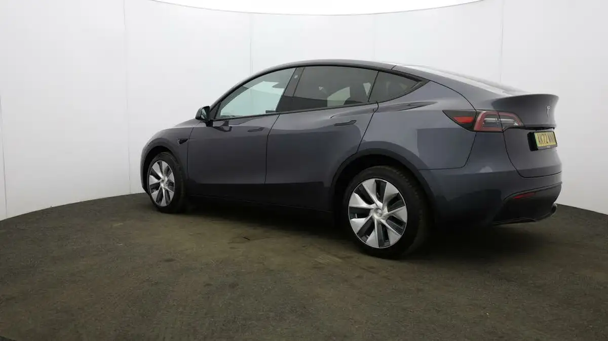 2022-tesla-model-y-e-long-range-big-56