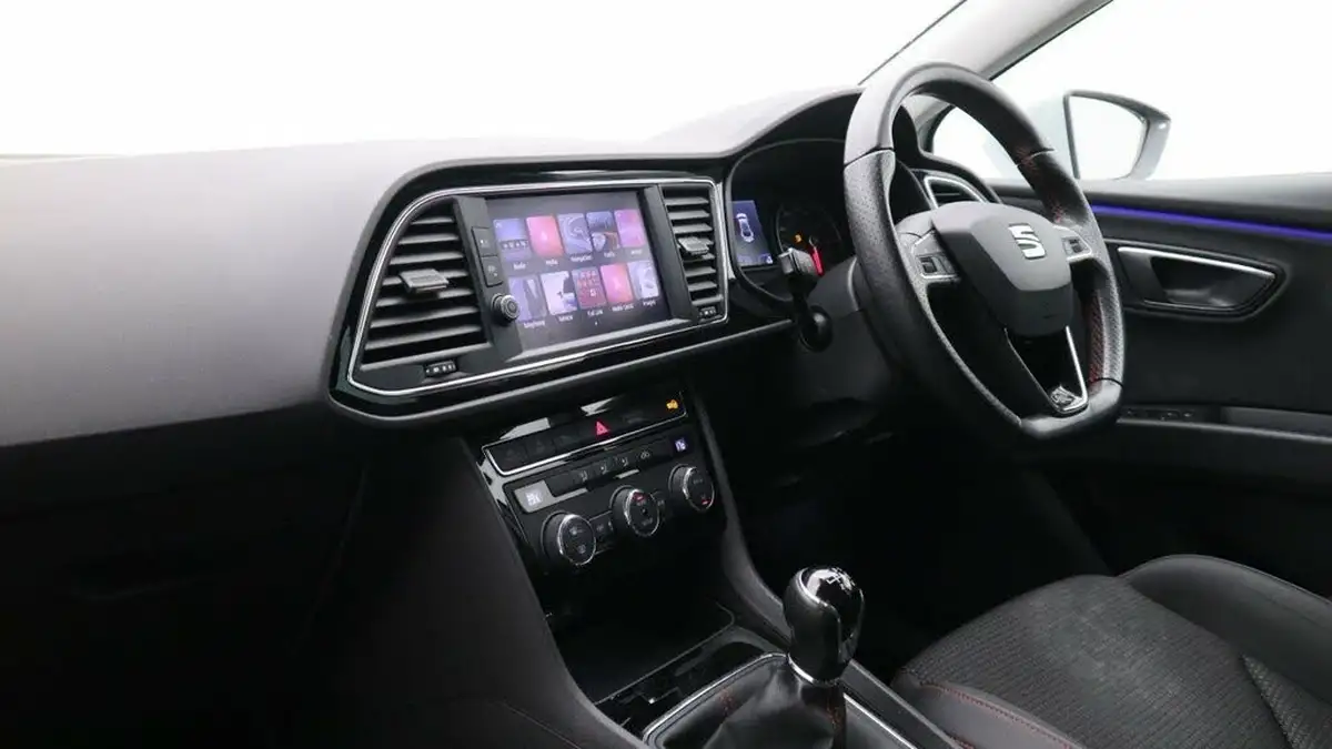 2020-seat-leon-15-tsi-evo-fr-black-edition-150ps-hatchback-big-4