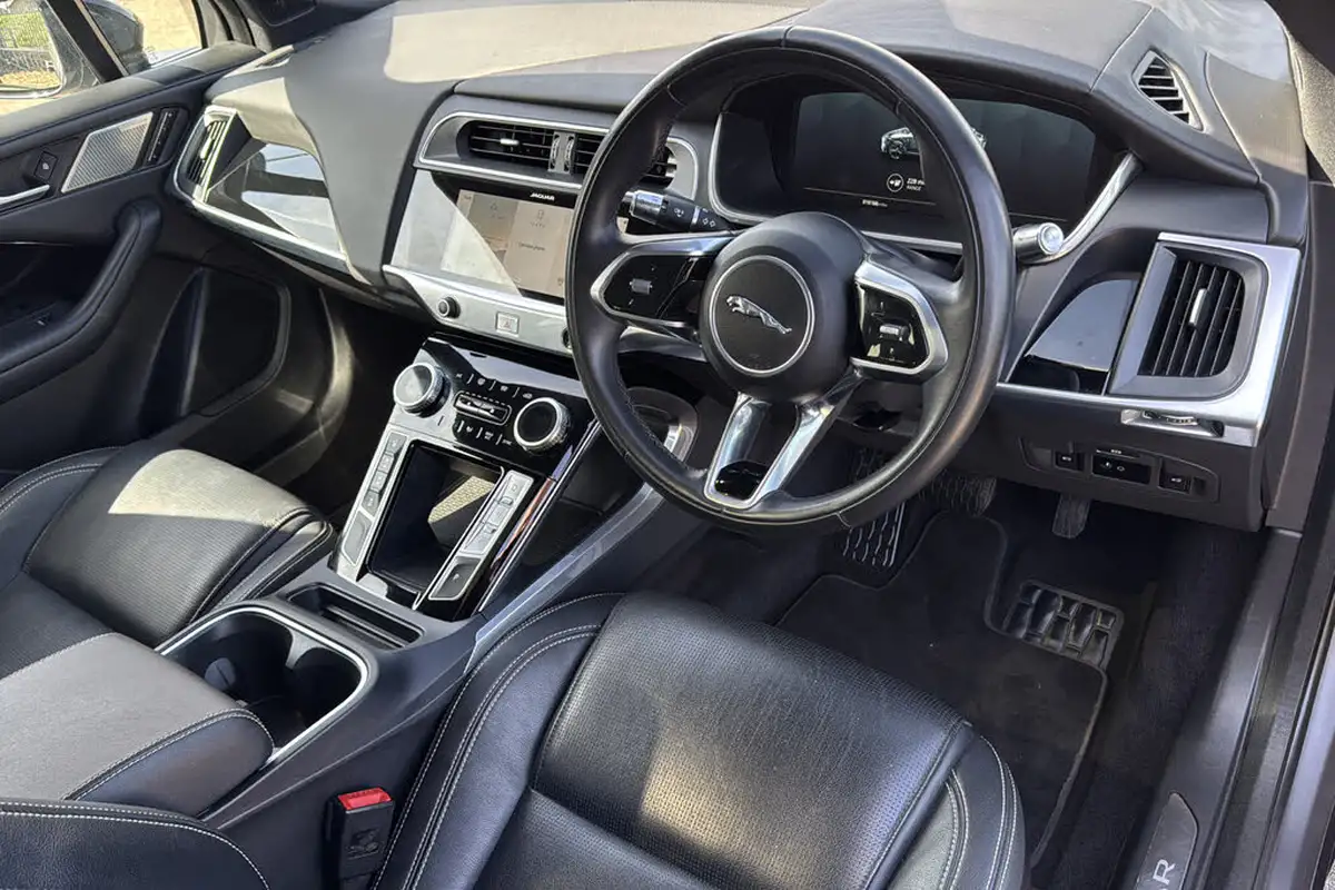 2021-jaguar-i-pace-ev400-black-big-8
