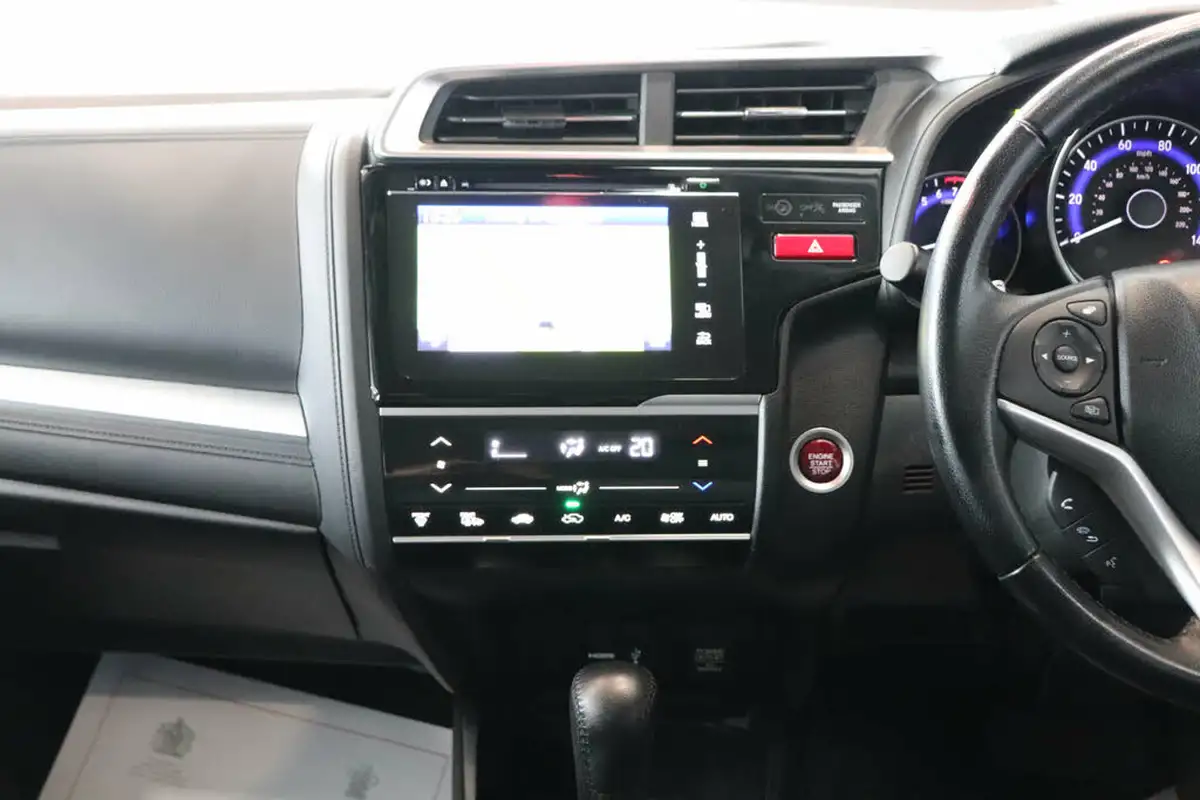 2017-honda-jazz-13-i-vtec-ex-navi-cvt-big-13