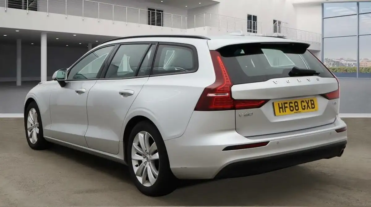 2018-volvo-v60-20td-d3-momentum-big-3