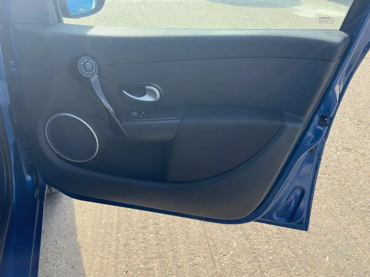 2011-renault-clio-16-dynamique-tom-tom-vvt-hatchback-5d-auto-big-35