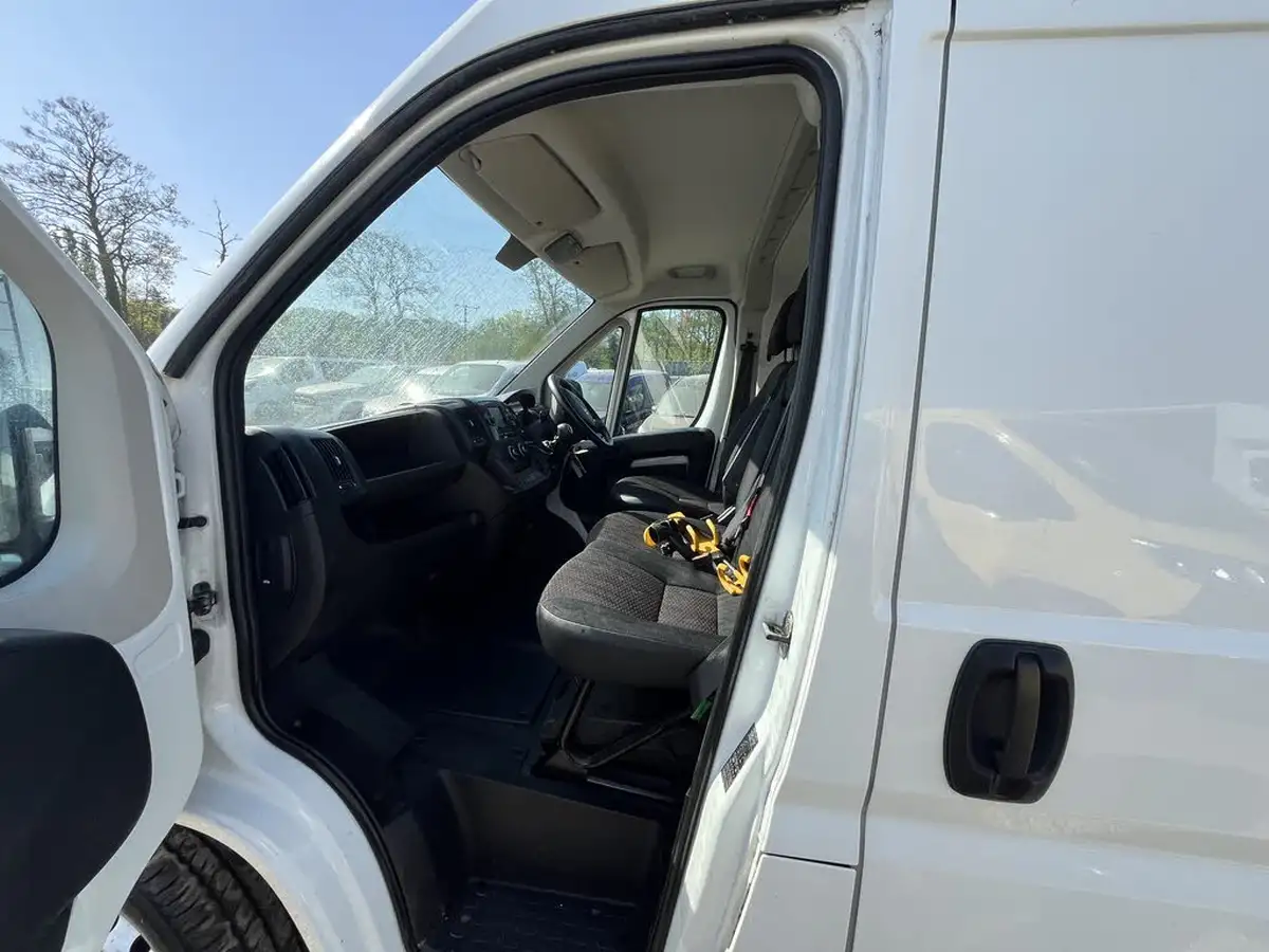 2020-citroen-relay-22bluehdi-35-l2h2-enterprise-big-2