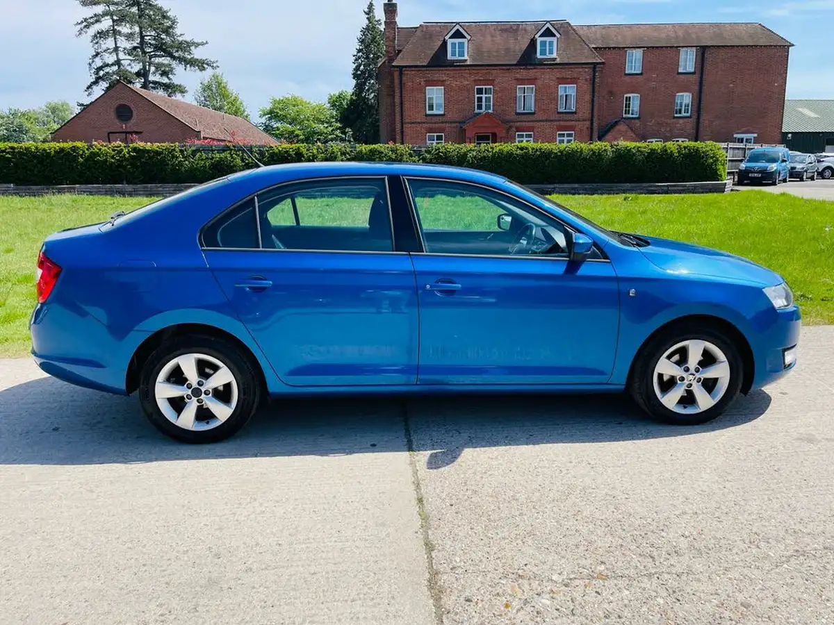 2015-skoda-rapid-12-se-86ps-big-9