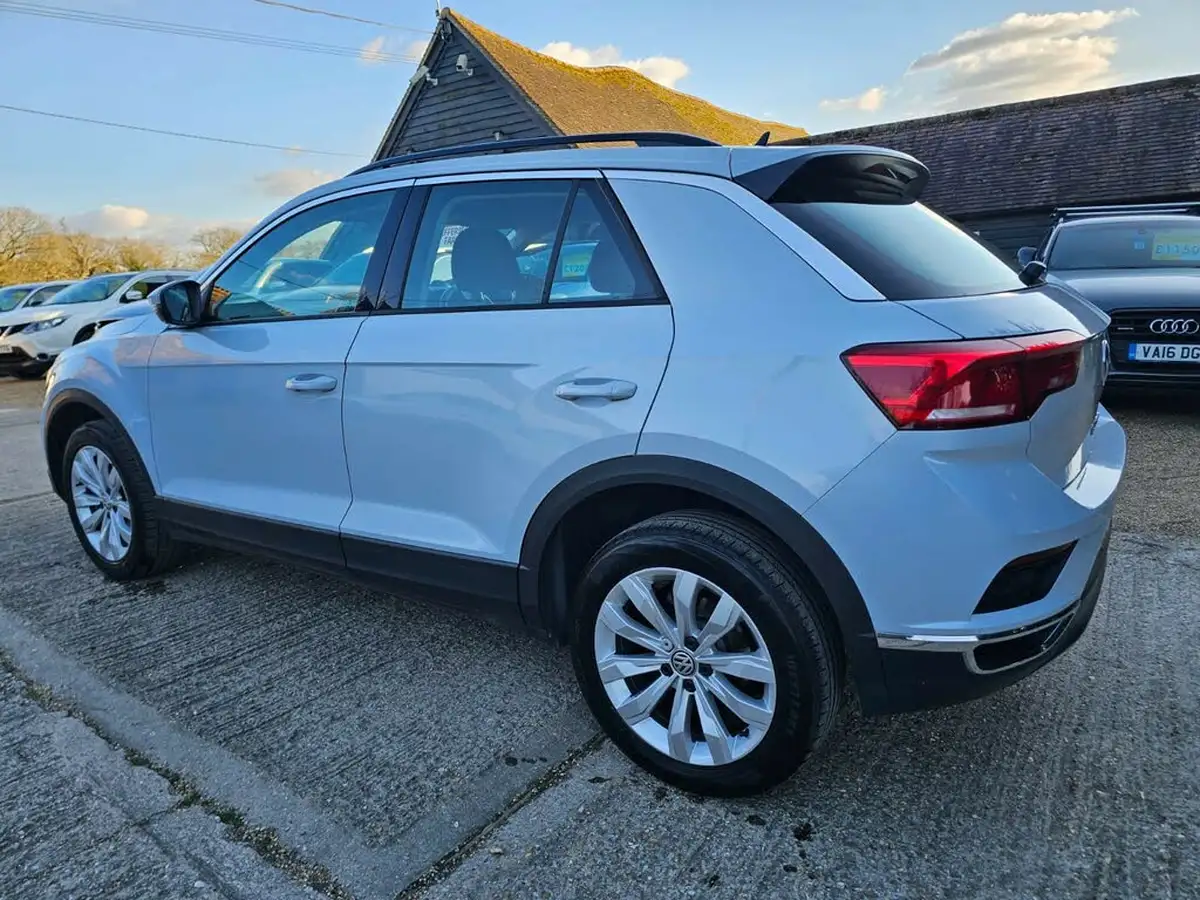 2019-volkswagen-t-roc-15-tsi-se-dsg-big-6