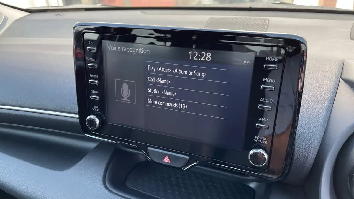2022-mazda-mazda2-15-select-big-27