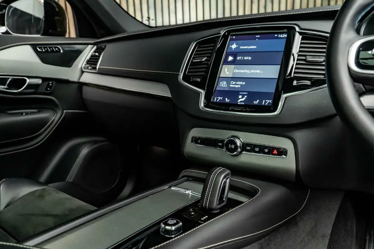 2021-volvo-xc90-20-t8-r-design-pro-455bhp-big-27