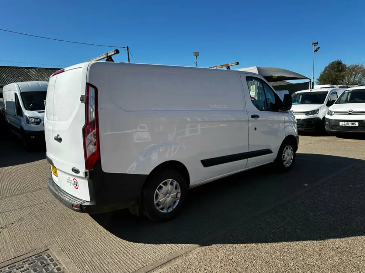 2015-ford-transit-custom-22tdci-270-l1h1-100ps-econetic-panel-van-big-8