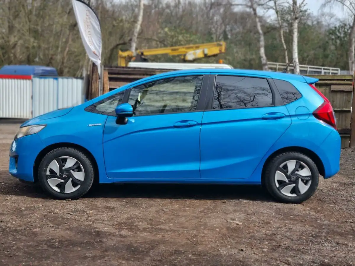 2014-honda-fit-hybrid-big-14