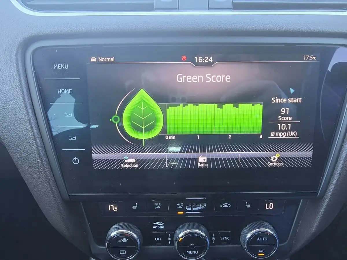 2018-skoda-octavia-20tdi-laurin-klement-estate-dsg-big-39