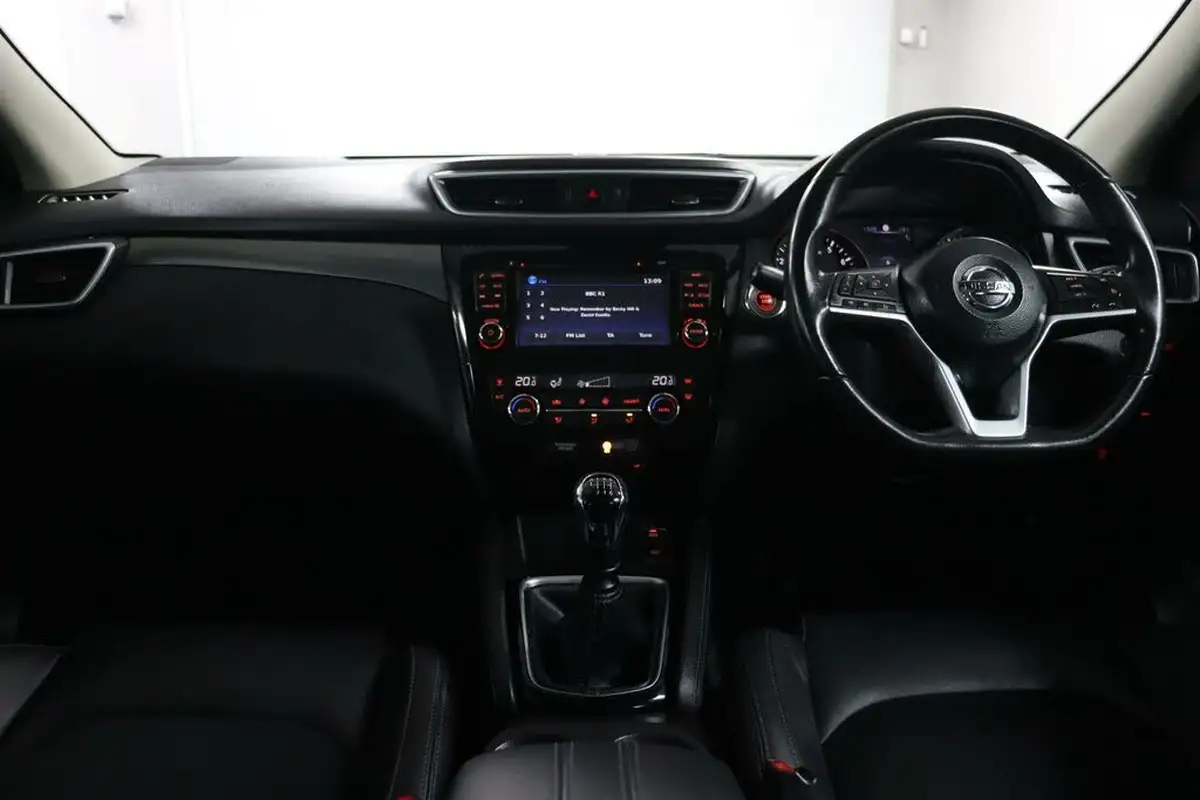 2018-nissan-qashqai-12-dig-t-tekna-big-35