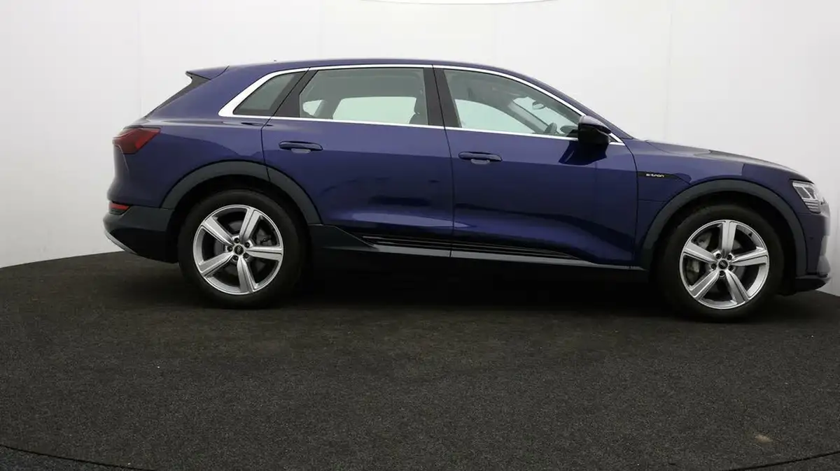 2022-audi-e-tron-50e-technik-station-wagon-big-32