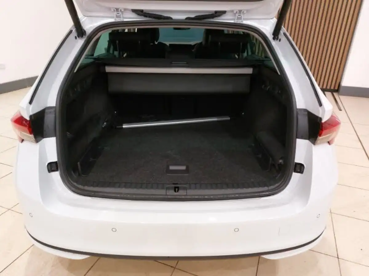 2024-skoda-octavia-15-tsi-e-tec-first-edition-estate-big-7