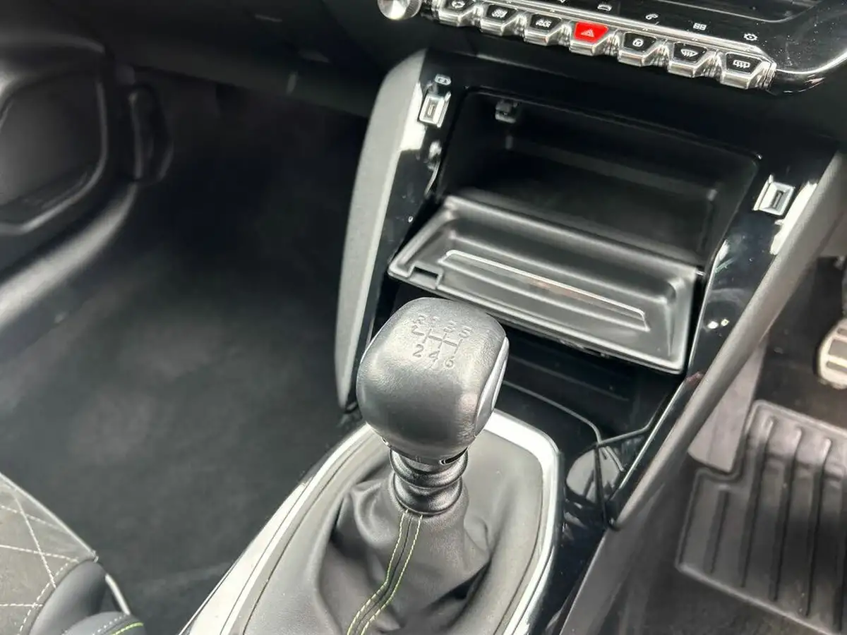 2022-peugeot-208-12-puretech-gt-premium-100bhp-big-36