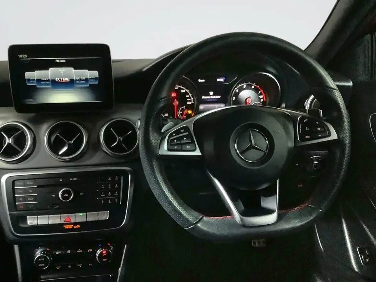 2020-mercedes-benz-gla-class-16-gla-200-amg-line-edition-plus-7g-dct-big-12