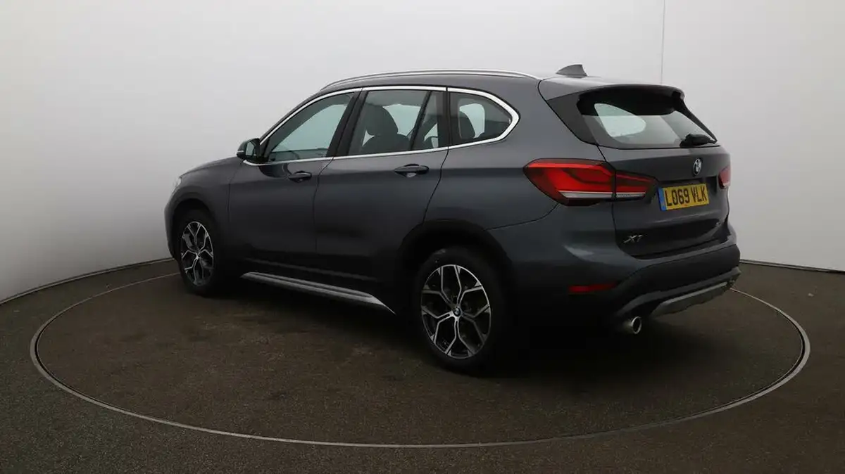2020-bmw-x1-15-sdrive18i-xline-big-52