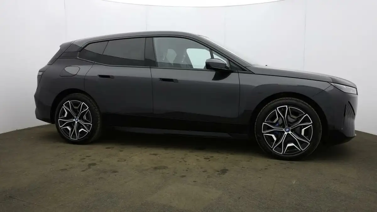 2022-bmw-ix-e-xdrive-50-m-sport-big-43