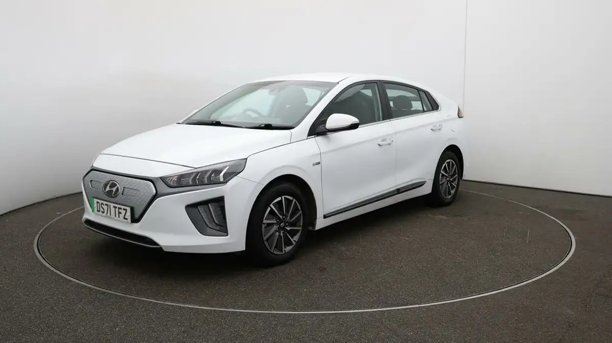 2022-hyundai-ioniq-e-premium-electric-big-3