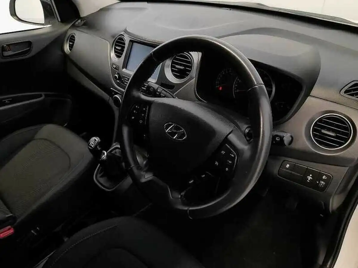2019-hyundai-i10-10-play-big-9