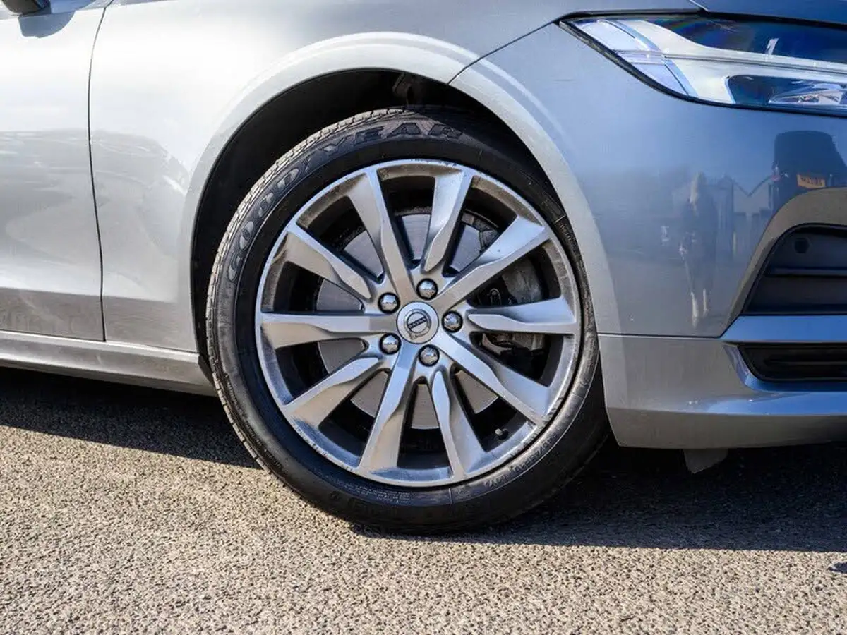 2019-volvo-s90-20-t4-momentum-big-8