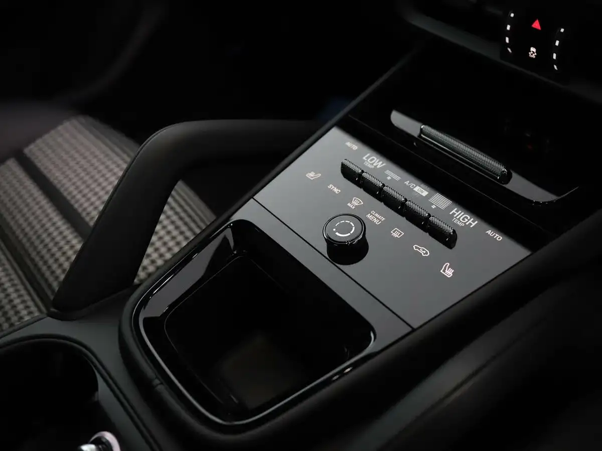 2025-porsche-cayenne-40-v8-s-coupe-big-30
