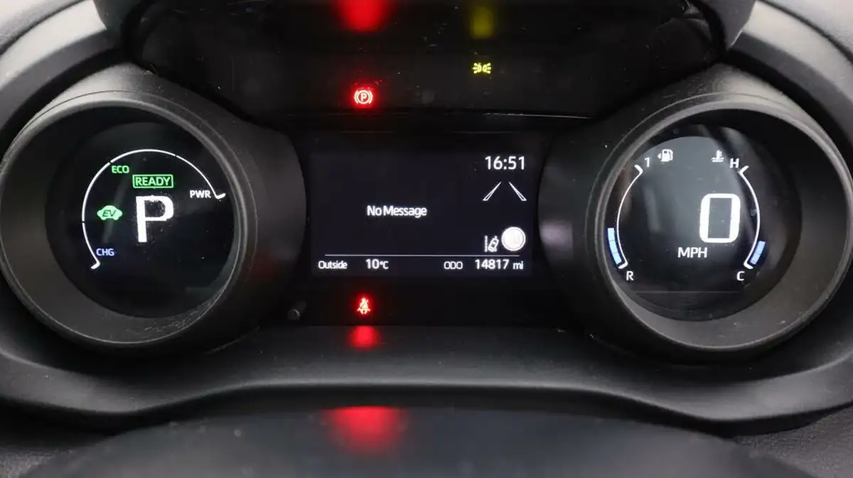 2023-toyota-yaris-cross-15-vvt-i-icon-big-10
