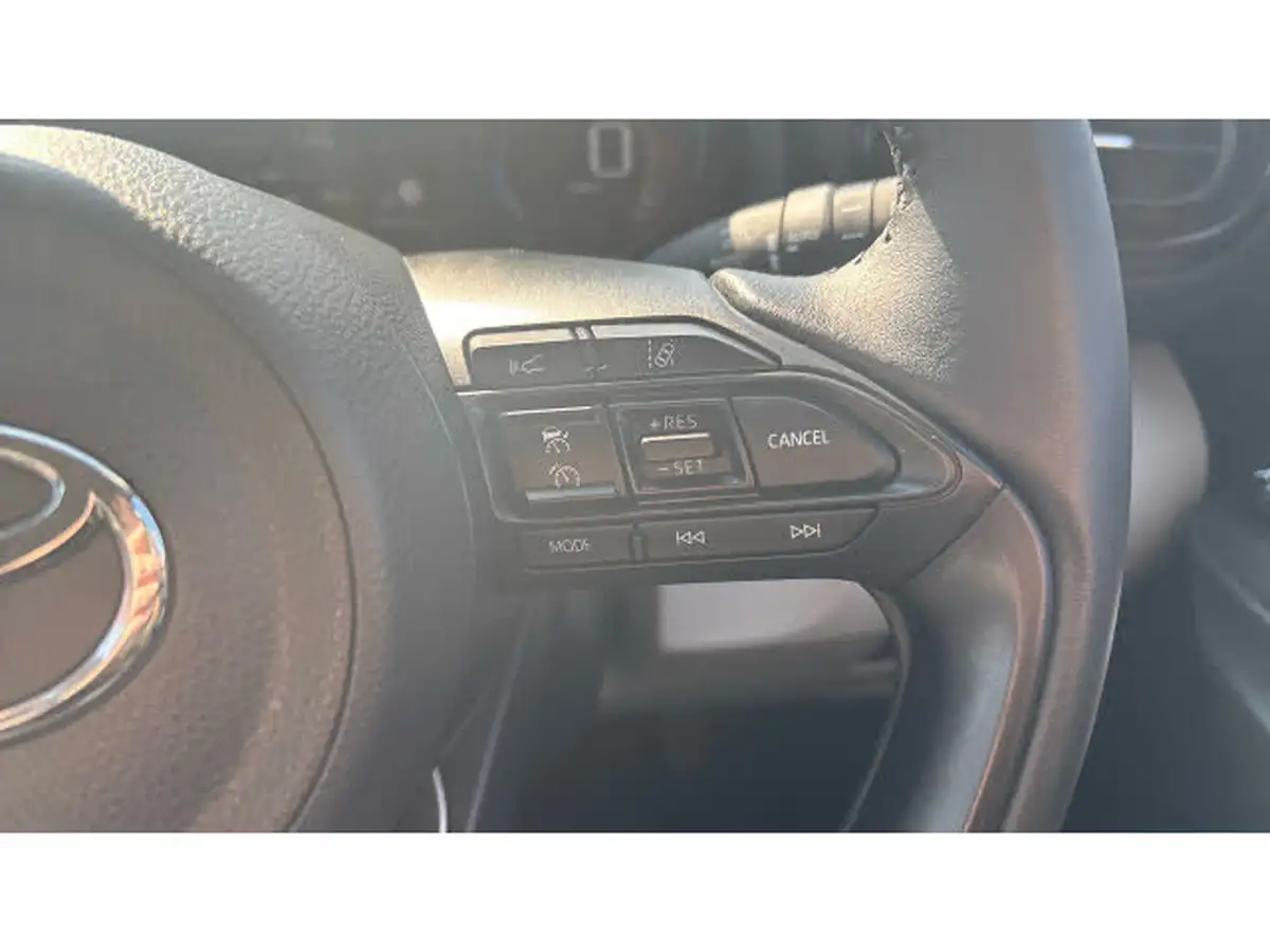 2023-toyota-yaris-15-vvt-i-excel-big-27