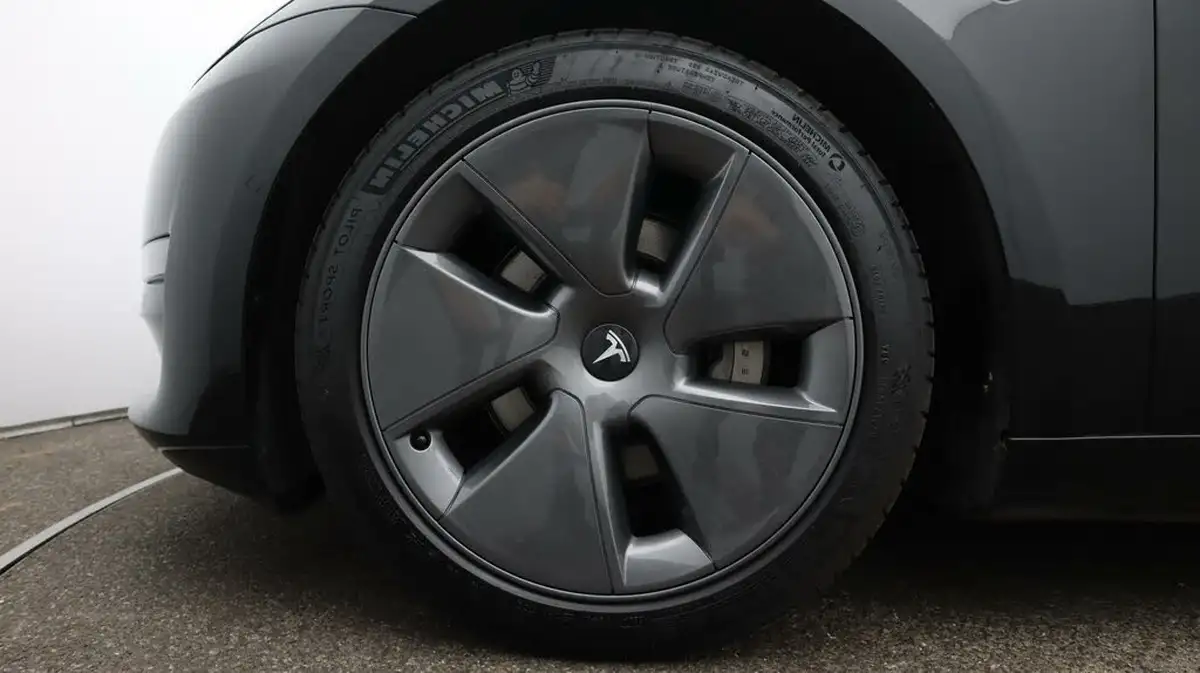 2021-tesla-model-3-e-long-range-4x4-big-18