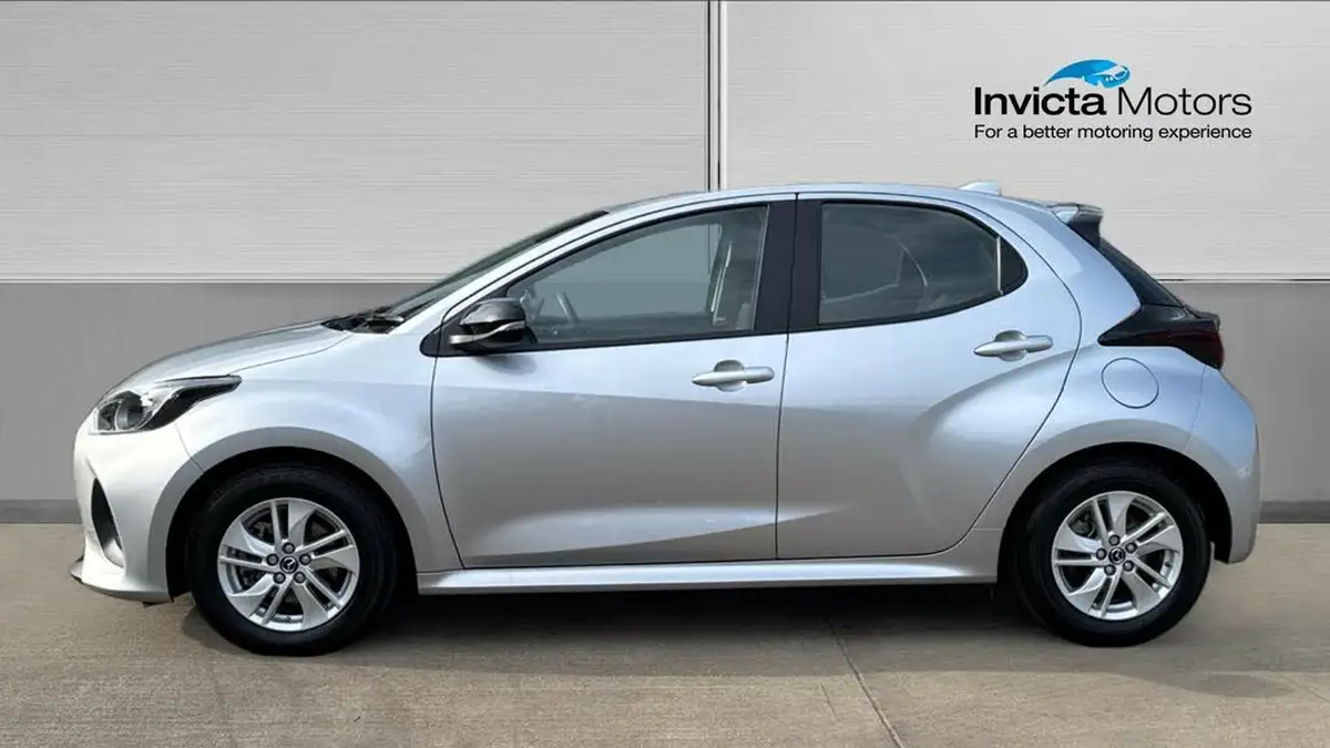 2024-mazda-mazda2-15-centre-line-big-5