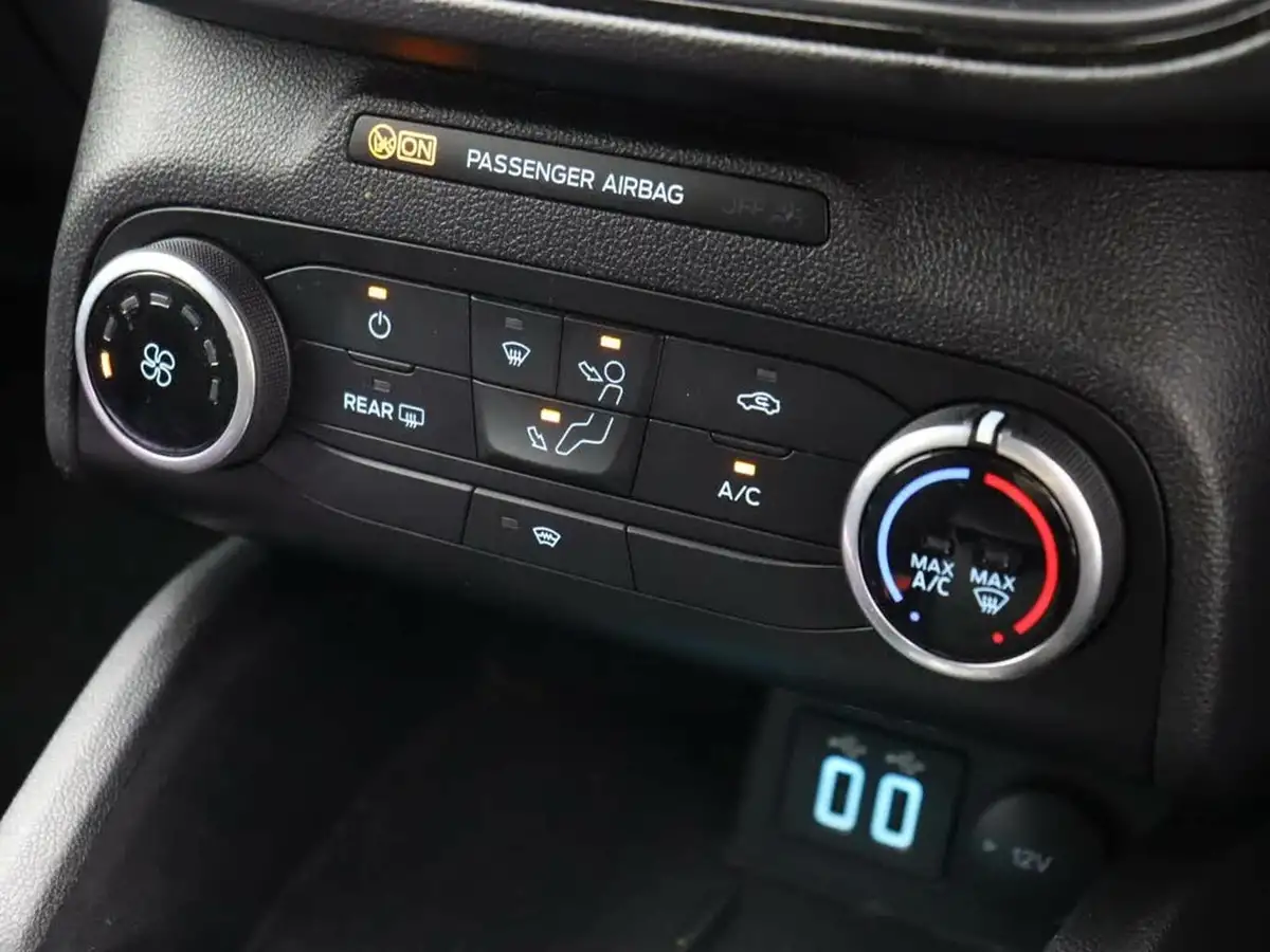 2022-ford-focus-10t-st-line-125ps-hybrid-mhev-hatchback-powershift-big-17