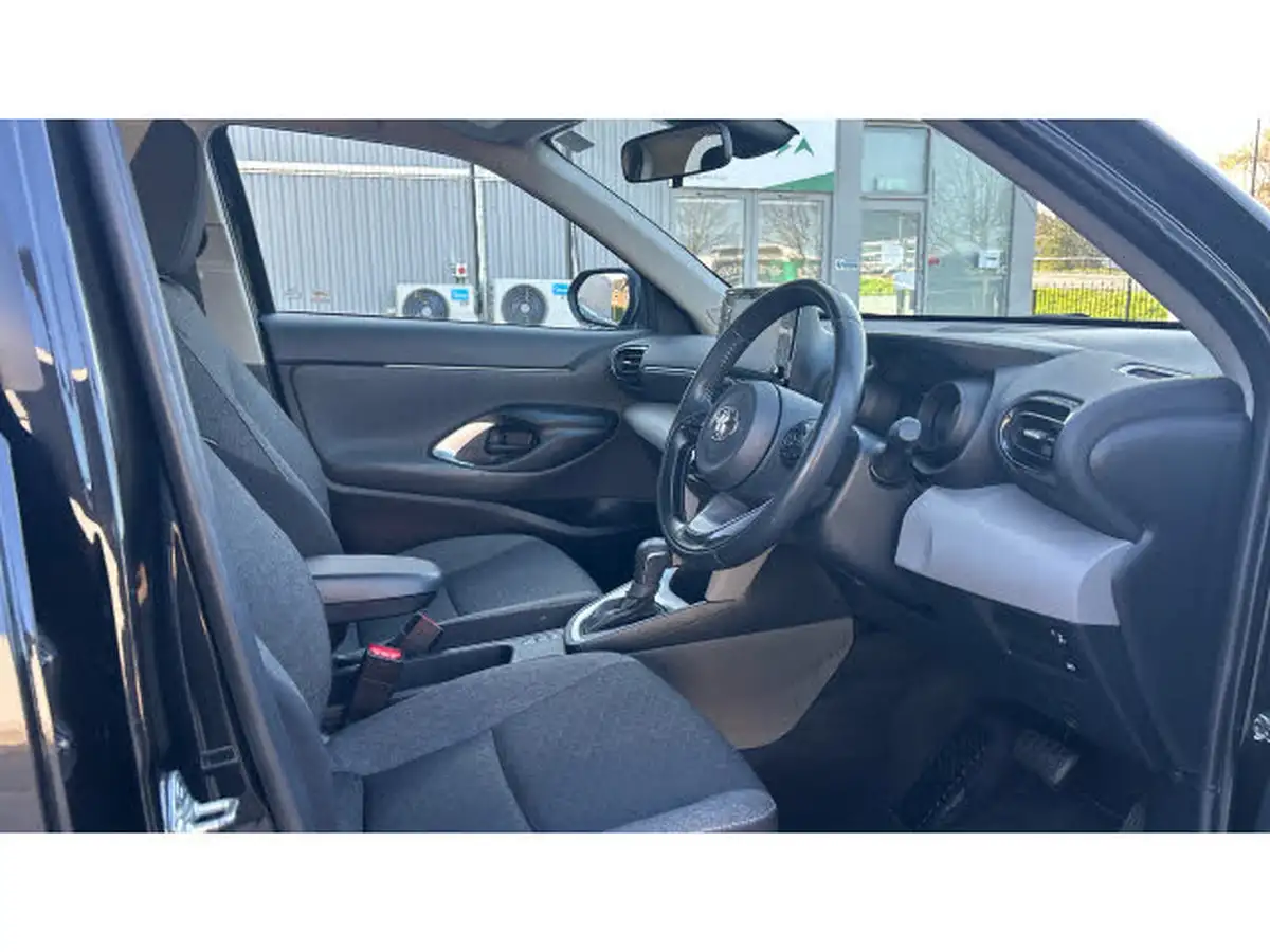 2022-toyota-yaris-cross-15-vvt-i-icon-big-10