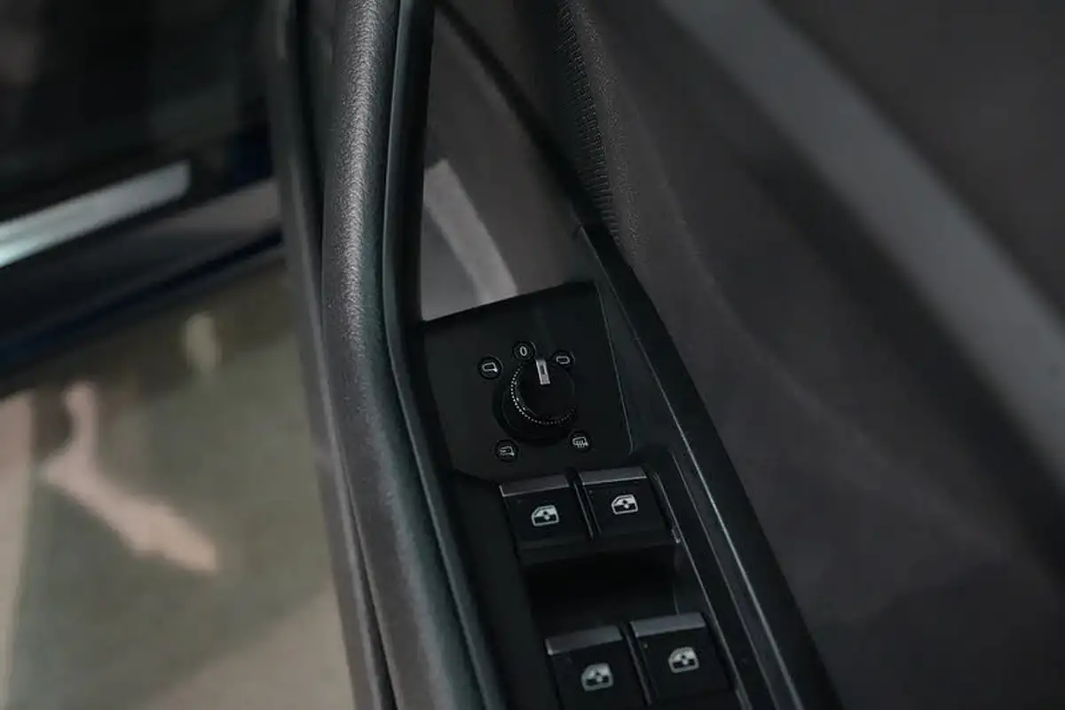 2020-audi-e-tron-50e-technik-big-17