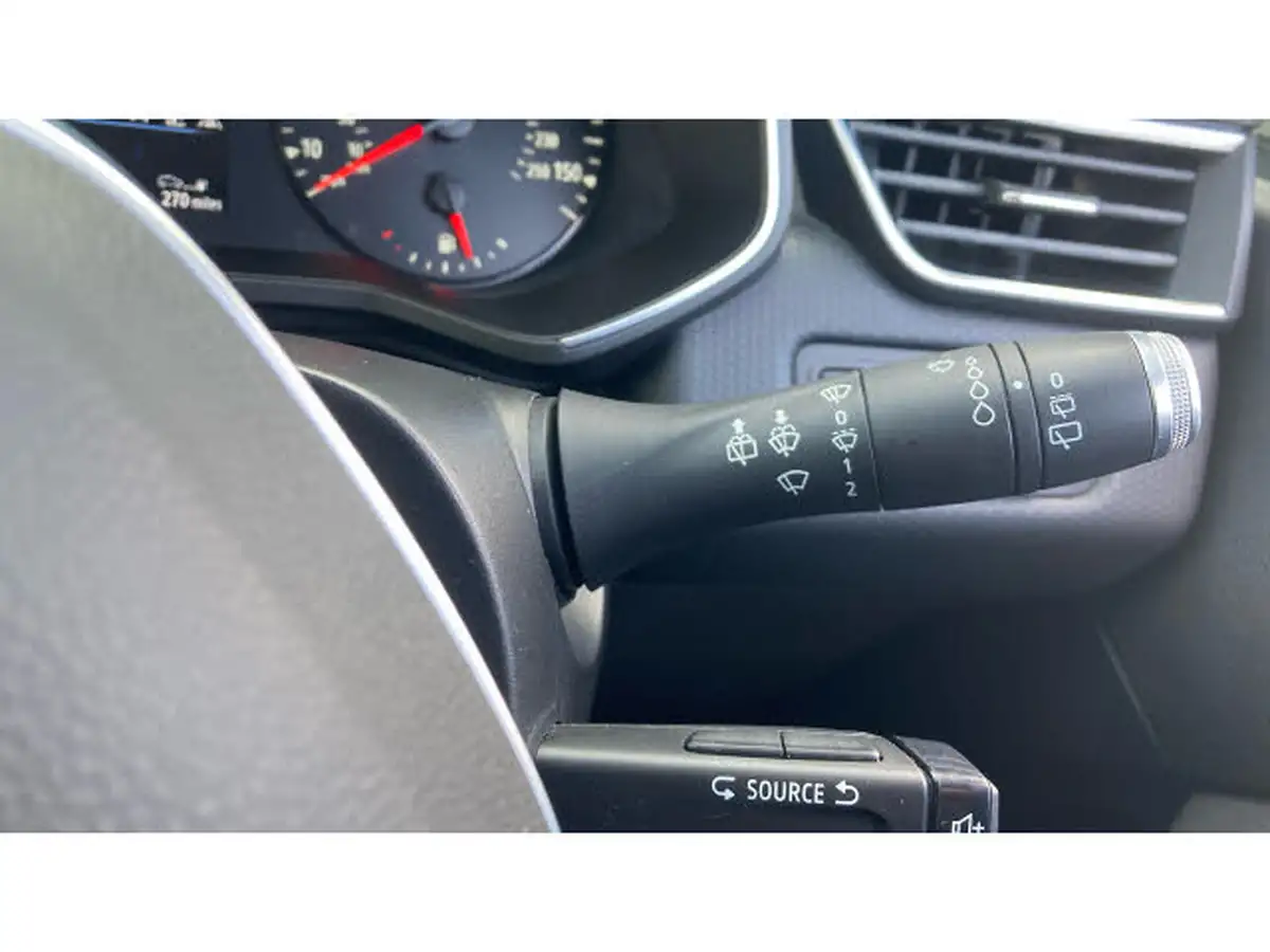 2021-renault-clio-10-tce-iconic-90ps-big-28