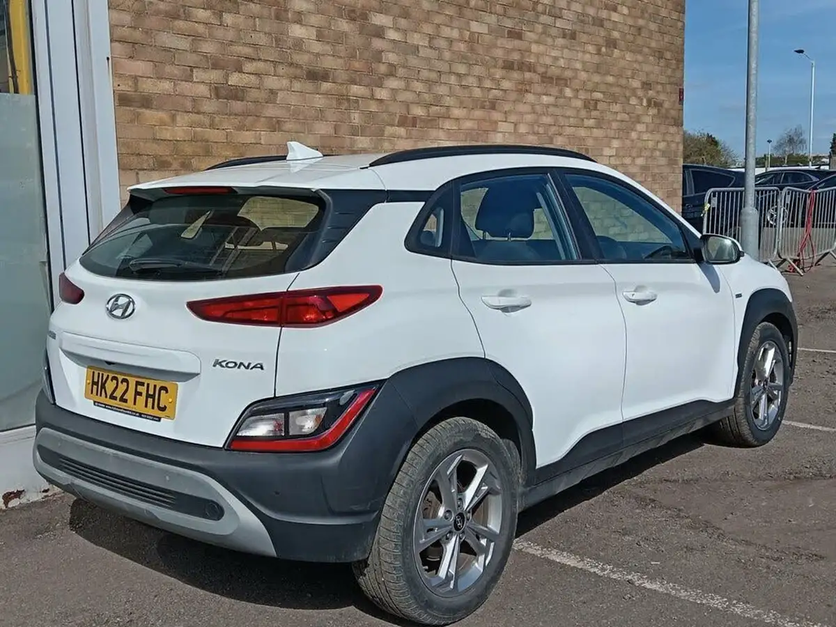 2022-hyundai-kona-10-t-gdi-se-connect-big-2